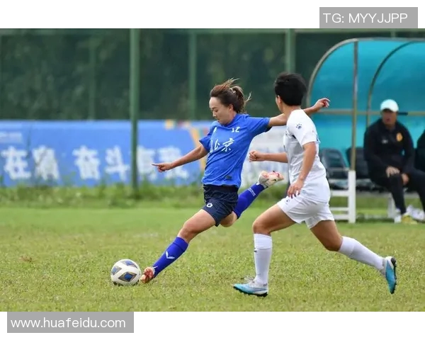 足球点球的规则与技巧解析以及在比赛中的重要性探讨